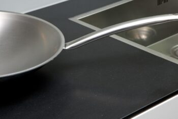 Jet Black 3100 Caesarstone composiet keukenblad